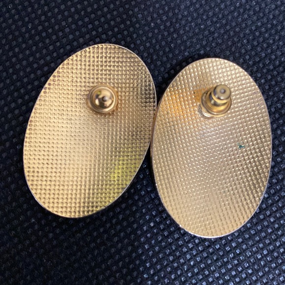 Vintage Cloisonné red lilies oval pierced earrings - Picture 3 of 5